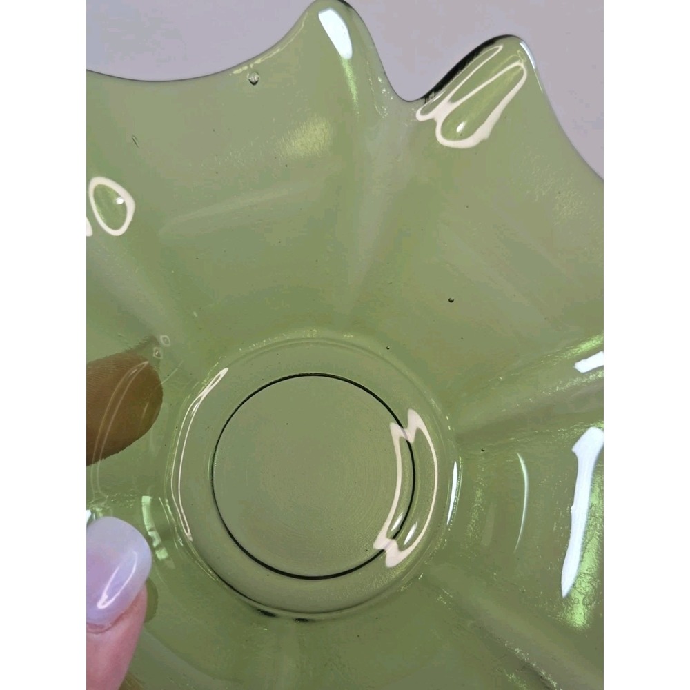 Vintage Green Glass Flower Bowl Trinket Dish Small Hand-Blown - Picture 7 of 7